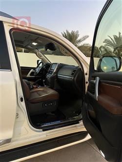 تۆیۆتا لاند کروزەر